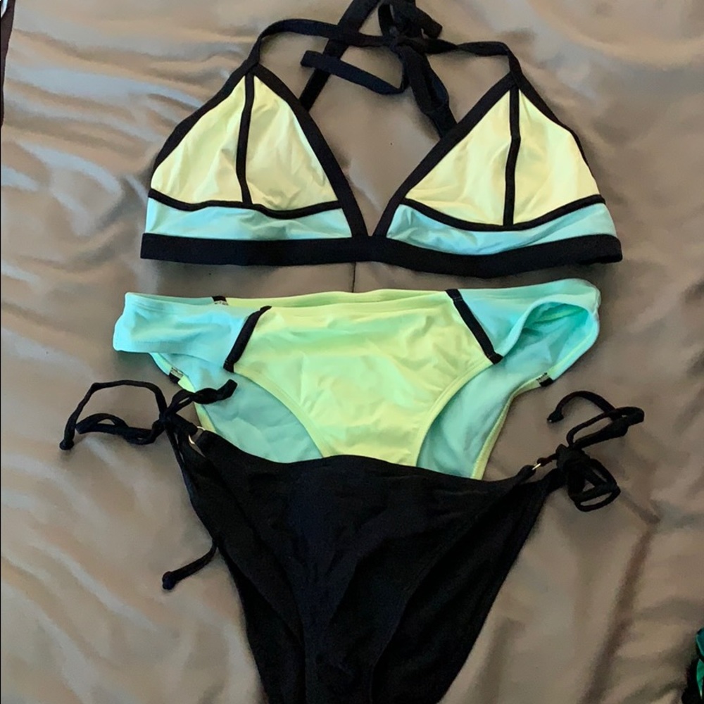 Bathing suit with extra bottoms